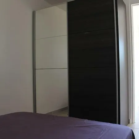 Lou Jas Apartment *